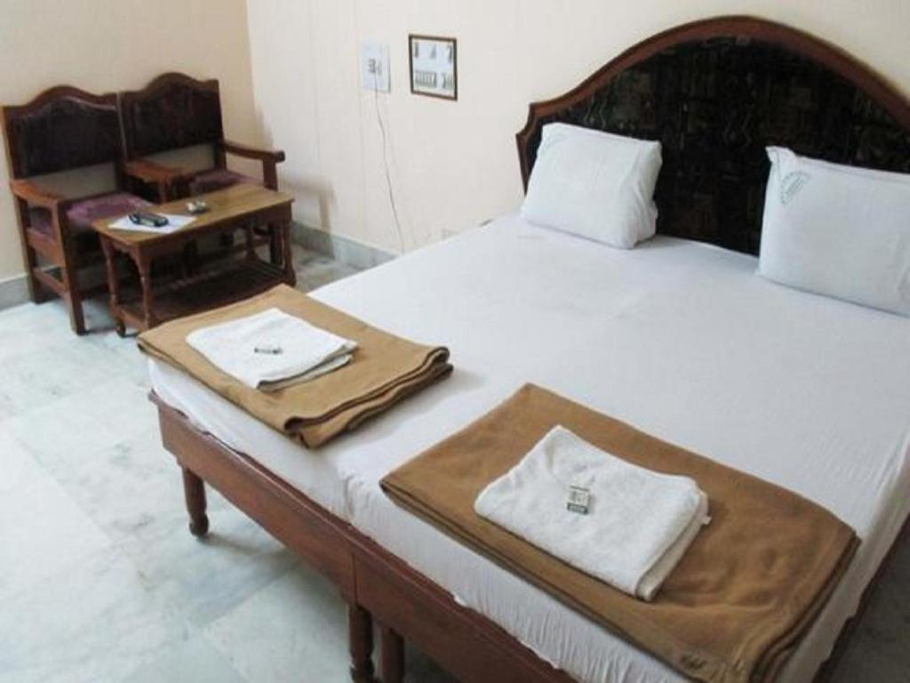Hotel Geethanjali Residency บาดราเชลัม ภายนอก รูปภาพ