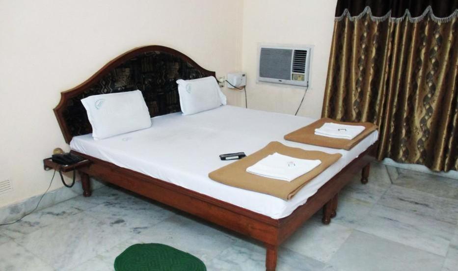 Hotel Geethanjali Residency บาดราเชลัม ภายนอก รูปภาพ