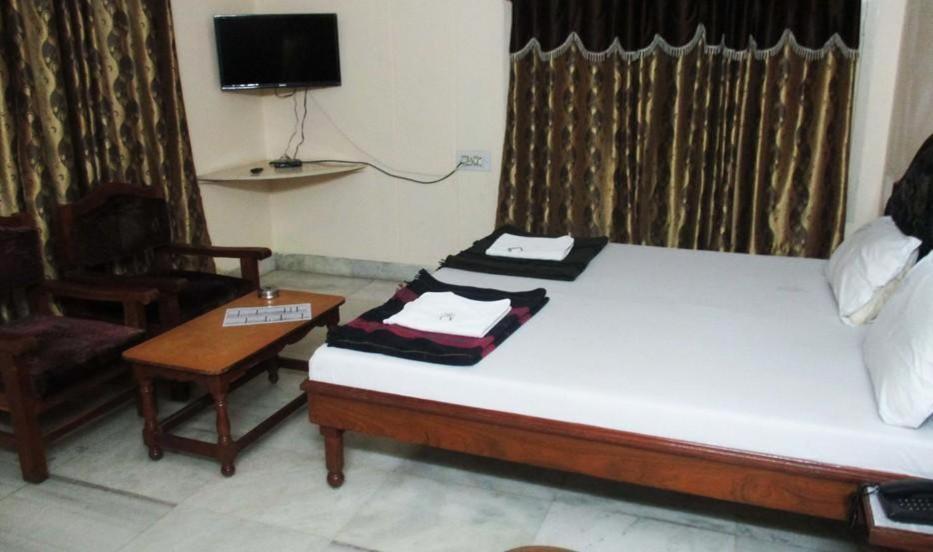 Hotel Geethanjali Residency บาดราเชลัม ภายนอก รูปภาพ