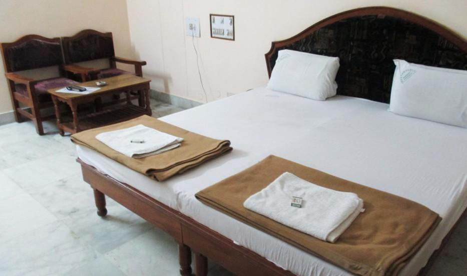 Hotel Geethanjali Residency บาดราเชลัม ภายนอก รูปภาพ