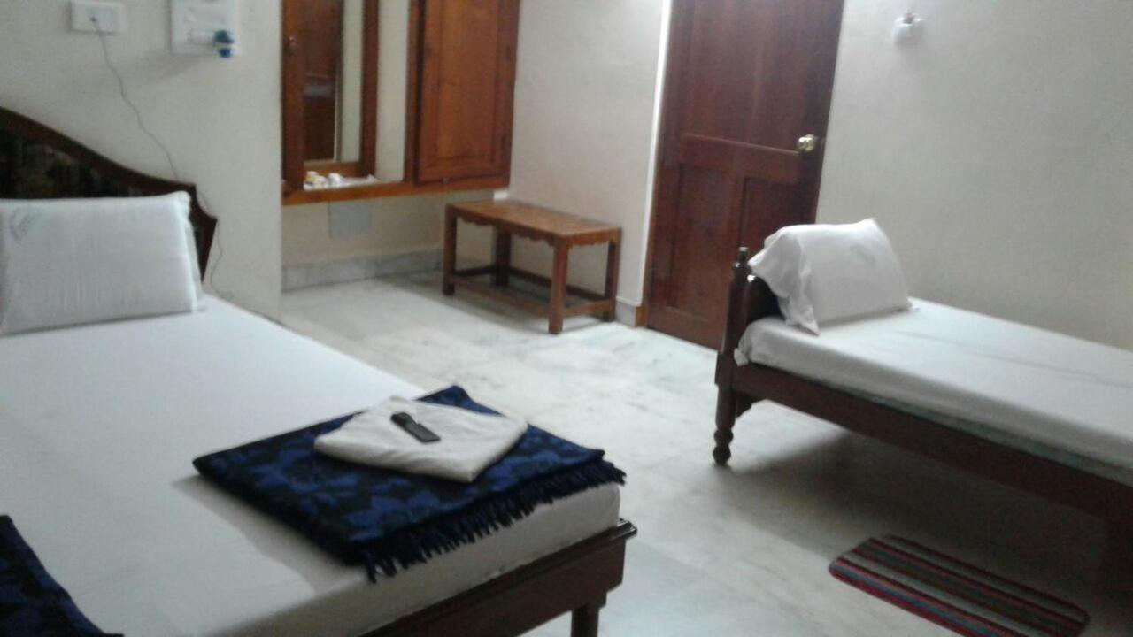 Hotel Geethanjali Residency บาดราเชลัม ภายนอก รูปภาพ