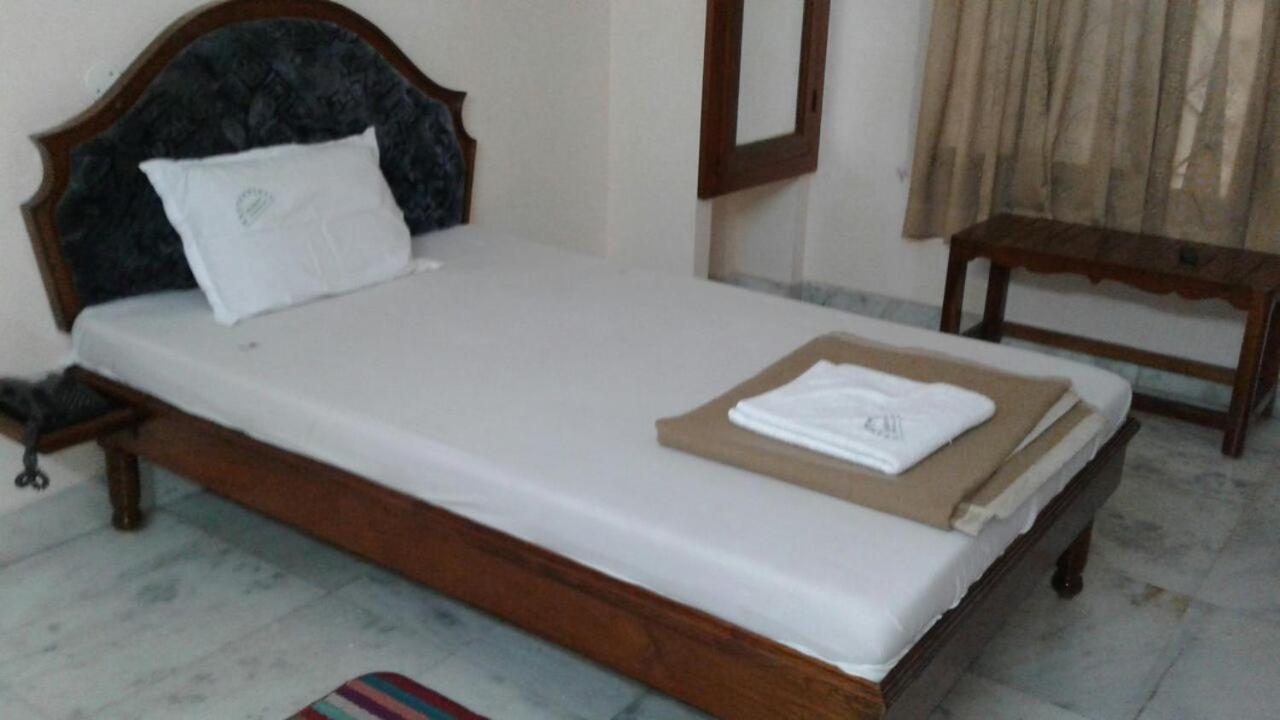 Hotel Geethanjali Residency บาดราเชลัม ภายนอก รูปภาพ