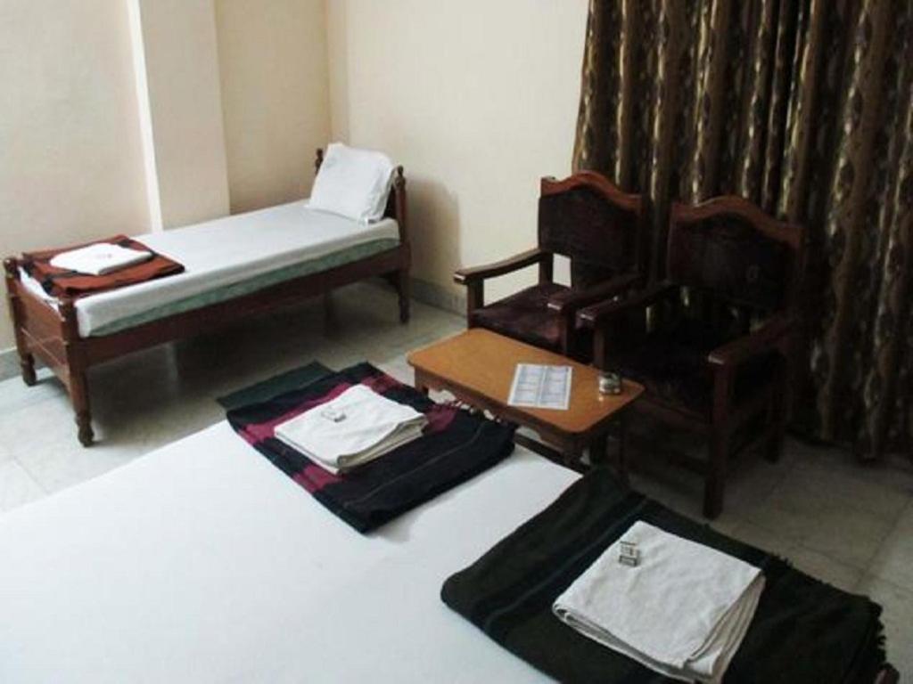 Hotel Geethanjali Residency บาดราเชลัม ภายนอก รูปภาพ