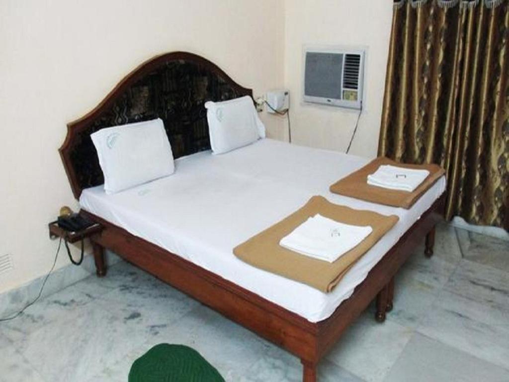 Hotel Geethanjali Residency บาดราเชลัม ภายนอก รูปภาพ