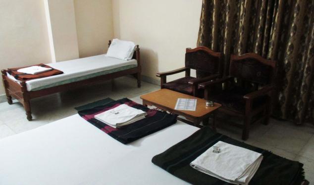 Hotel Geethanjali Residency บาดราเชลัม ภายนอก รูปภาพ